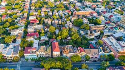 Living in Charleston: Pros, Cons & Charms